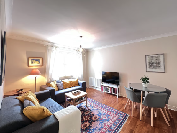 Royal Mile Flat
